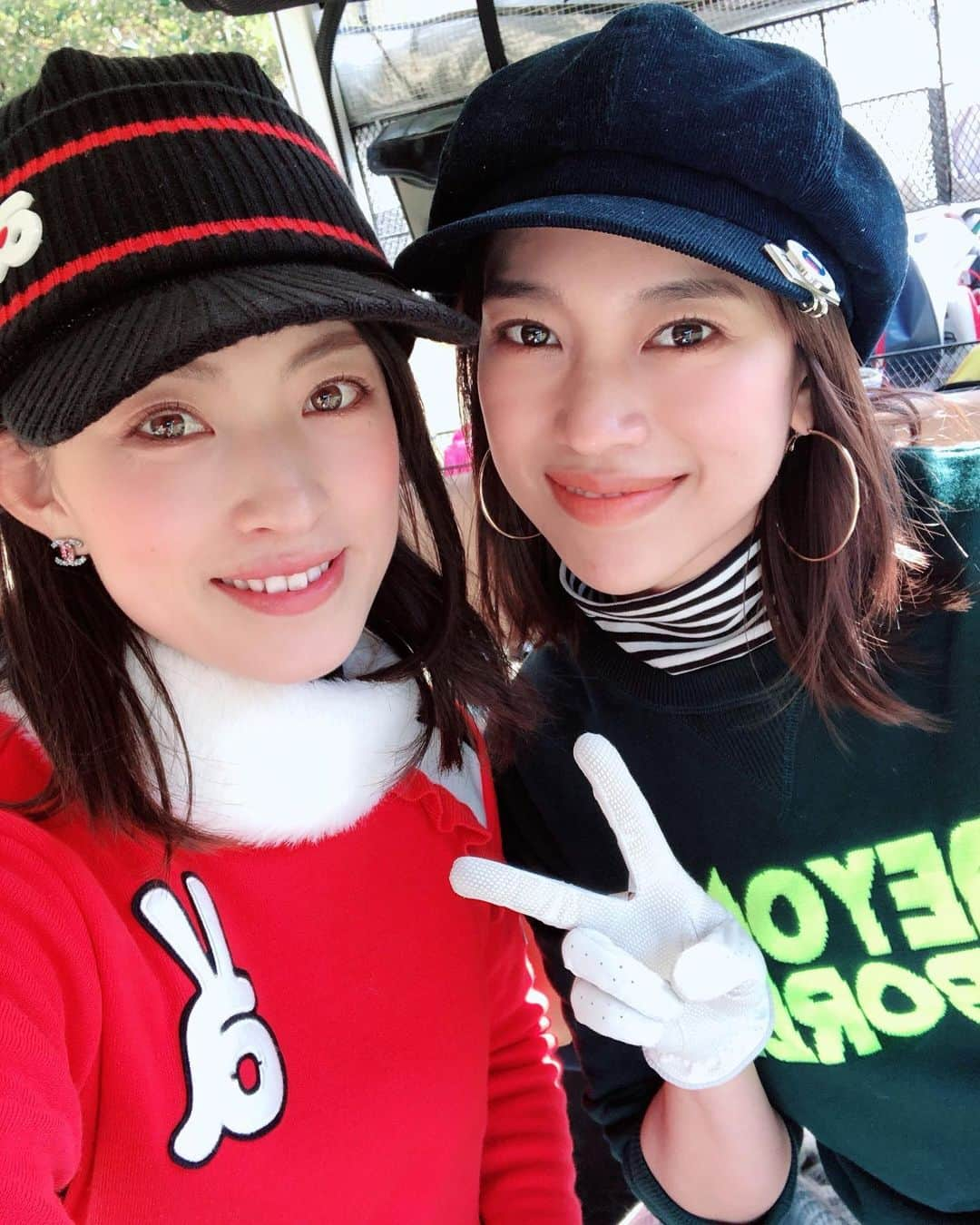 紺野ゆりさんのインスタグラム写真 - (紺野ゆりInstagram)「#yurigolf🦋  一緒に番組をしている桃ちゃん❤ やっとプライベートで一緒にまわれたー☺️☺️ 若いのに本当にしっかりしてる！ そして何より可愛い〜😍💕 いつも見惚れてます笑 性格も良い子で大好き😘  スイング動画もっと撮らせてもらえばよかったな☺️☺️ かっこいい.. * * 🧢: @callawayapparel_japan 👚: @jackbunny_official 👖: @jackbunny_official * * #植手桃子#ゴルフ #golf#golfwear#golfswing #ゴルフ女子」11月23日 21時15分 - yuri_konno_official