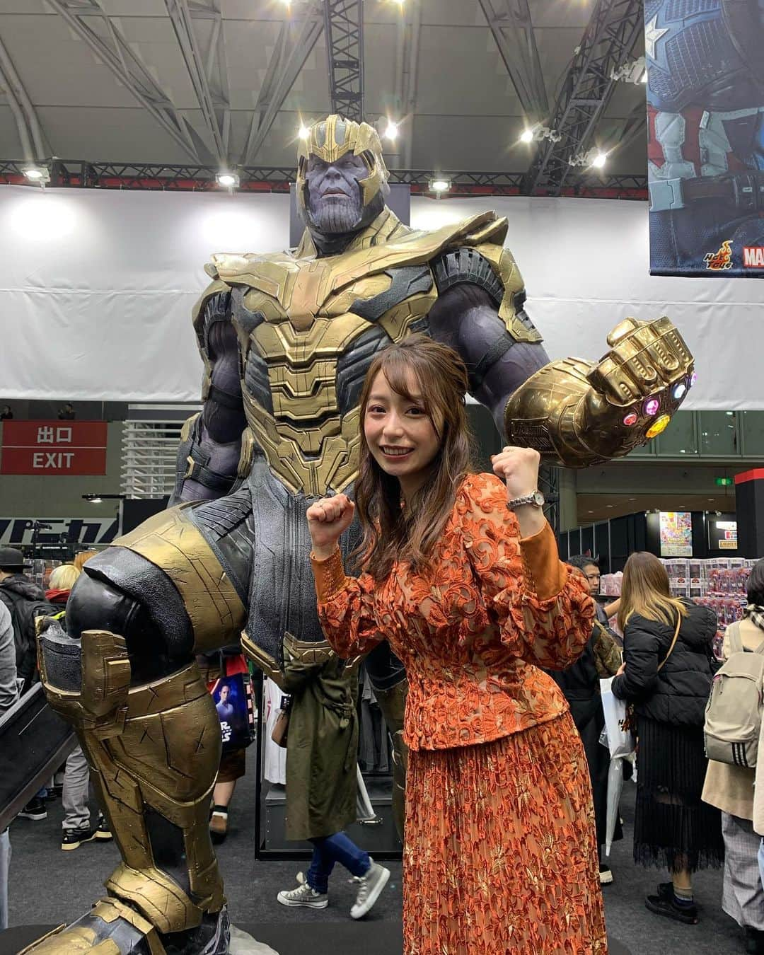 宇垣美里マネージャーさんのインスタグラム写真 - (宇垣美里マネージャーInstagram)「東京コミコン2019 2日目が終わりました！ ゲームオブスローンズ の鉄の玉座に座りデナーリスになりきる宇垣さんです😍 大きなサノスとも写真が撮れてとても嬉しそうでした✨ 明日はいよいよ最終日！スター達とのトークショーもたくさんあります。みなさんぜひ、東京コミコンに遊びに来てください🐱 #宇垣美里 #東京コミコン2019 #gameofthrones #thanos」11月23日 21時29分 - ugakimisato.mg