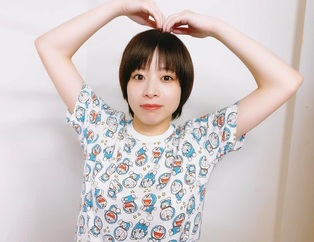 小菅怜衣さんのインスタグラム写真 - (小菅怜衣Instagram)「今日のドラえもんTシャツ。 なんのポーズ(･-･) . またまたユニクロコラボ。 でもこれはキッズデザイン。 こういう時、小柄を誇りに思う🤔💭 . . さーて、稽古もあと2日。 何を着ようかな( ˊᵕˋ ) . . . . . #ドラえもん #도라에몽 #哆啦a夢 #小叮噹 #ドラえもんグッズ #ドラえもん大好き #ドラえもん好きな人と繋がりたい  #小菅怜衣 #女優 #舞台 #アサルトリリィ  #instadaily #photography #japanesegirl #followme #love #cute #kawaii」11月23日 21時36分 - kosuge_rei