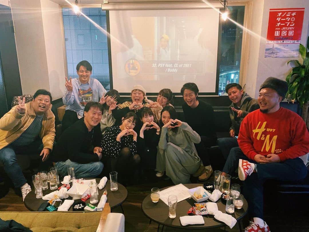 渕上里奈のインスタグラム：「⁑ 先日 、舞台コイカリ1.2.3のメンバーに囲んでもらいました 🍲 皆さん お忙しい中 ほんとうにありがたいです 、、 嬉しいなぁ 😢♡ いろんなことが蘇ります 。 舞台すっっごく楽しかったなぁ」
