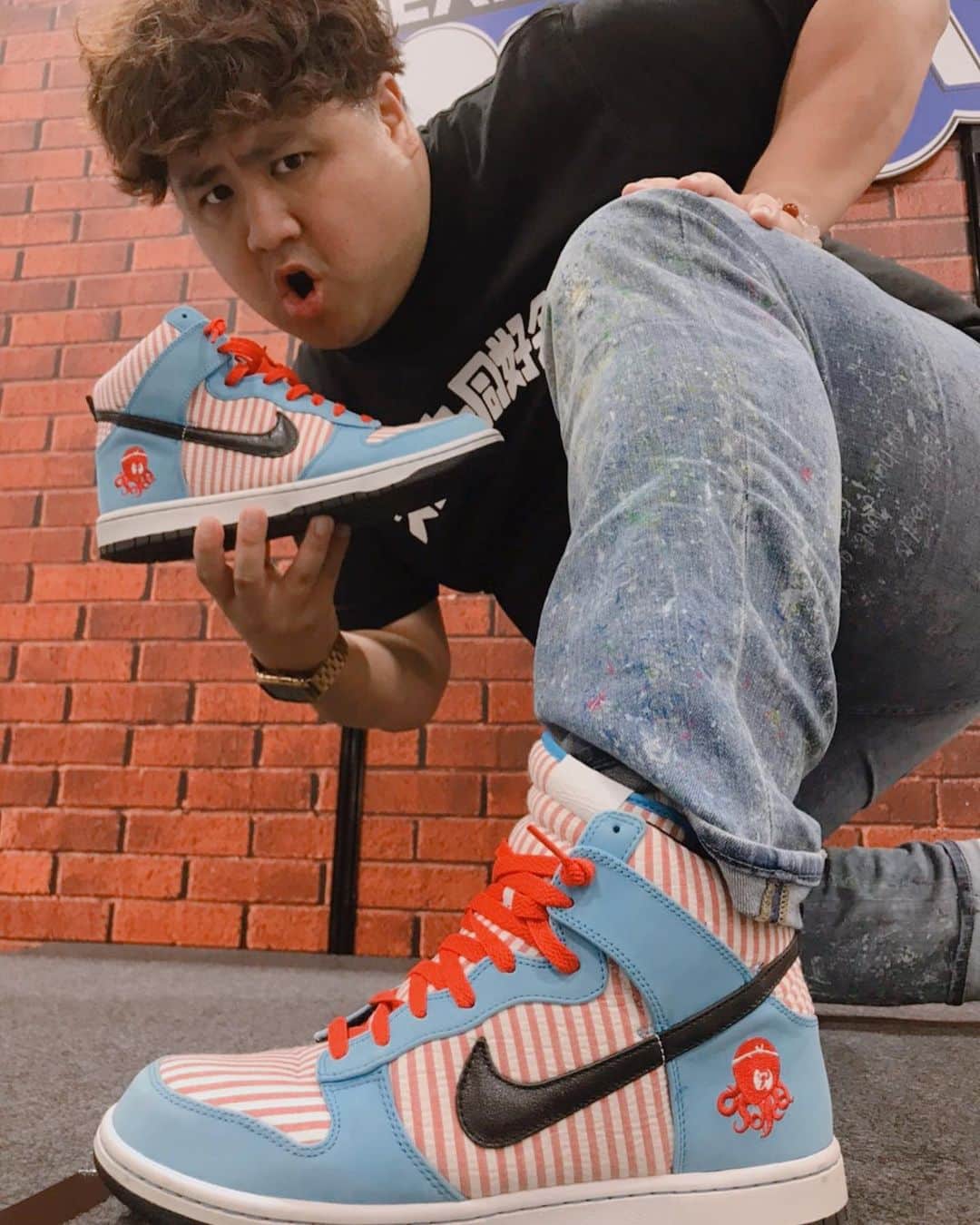 池田真一のインスタグラム：「インテックス大阪であった日本初の sneaker conにスニーカー同好会として参加させて頂きました！ 僕1人だったので助っ人で五臓六腑のソウタヤマモトとときヲりぴーとのときヲに来てもらいました！ 仕事とは思えないぐらい楽しかった！ いかついスニーカーいっぱい見れた😆 JABBAWOCKEEZも渋すぎ😆  #スニーカー同好会 #sneakercon  #キモ撮り」