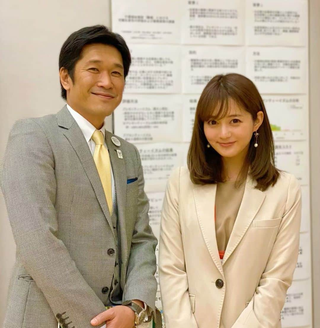 上条百里奈さんのインスタグラム写真 - (上条百里奈Instagram)「日本介護福祉学会📚 ・ 発表無事終了しました☺︎ この3年間研究のお手伝いをして やっと自分の研究ができるようになって「介護現場の労働環境の研究」を進めてきました。 途中何度もやめたくなったけど笑 本当にやってよかったし、まだまだやりたい！ ・ 学会にいた介護の大先輩がね 「研究はこうあるべきですね。勉強になりました。」と一言。 ・ 頑張って本当によかった🥺 まだまだだって分かってるけど 大変だったからこそとっても嬉しい😭 ・ ・ ご協力くださった介護現場の皆様、お忙しい中本当にありがとうございました。✨ ・ アンケート調査にご協力いただける法人様、介護現場で働く介護職の方がいましたらぜひご協力をお願いいたします。🙇‍♀️🙇‍♀️ ・ #写真は日本介護福祉会いけめん会長石本さん😊 #介護 #介護福祉士 #caregiver #日本介護福祉学会 #学会 #研究発表 #石川県　#金沢 #終わった感出してるけどまだ全然終わってない #がんばろ😂✊ #映えないwork」11月23日 21時44分 - yurina_kamijo