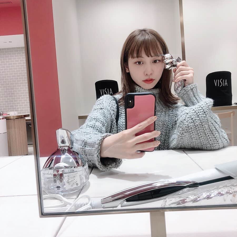 木村ミサのインスタグラム：「🌿﻿﻿ ﻿﻿ ReFaの新作リファモーションカラットの﻿﻿ イベントへ🧘‍♀️﻿﻿ ﻿﻿ 以前のも使ったことあったけど﻿﻿ 新作のが更に肌への吸いつきがパワーアップした🤸‍♀️﻿ 2枚目の動画で吸い付き具合をみてみてほしい🥺(私の顔すごいけど)﻿ ﻿ 最近肌の調子が気になってて﻿﻿ 効果がめちゃくちゃ顕著にわかって感動したので﻿﻿ 自分へのクリスマスプレゼント候補にしたい🎅🎄﻿﻿ ﻿﻿ 肌が引き締まるのも良かったけど﻿ なにより目元の印象があかるくなったのが1番嬉しい発見だった！﻿﻿ ﻿﻿ ﻿﻿ ﻿﻿ ＿＿＿＿＿＿＿＿＿＿＿＿＿＿＿＿＿＿﻿﻿ ﻿﻿ #史上最強の吸いつき #ReFa #motion #PR  #셀카그램 #셀피 #뷰티스타그램 ﻿」
