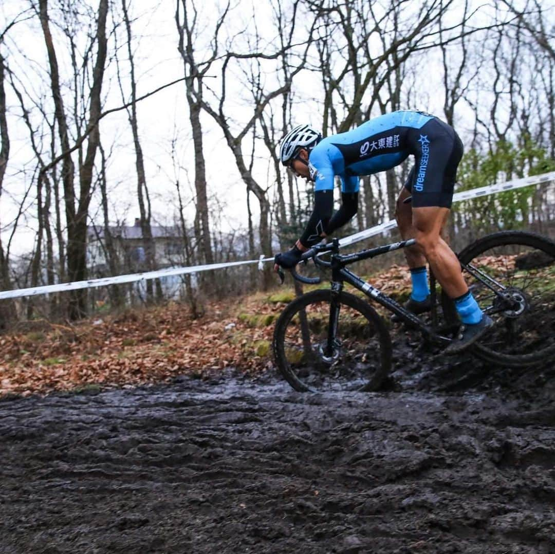 山本幸平さんのインスタグラム写真 - (山本幸平Instagram)「Really excited today’s cyclo-cross race in Nobeyama UCI1 thank you make a great event @daisukeyanocx  my race was challenging No99 call up finish P9.....not easy catch front group. I Miss battle all time. 2 weeks left our National champ race 🤞photography: @keitsuji #dreamseekermtbracingteam @cannondalejapan @fabric_jpn @daiken_corporation @teamdaito @bikeranch @maxxisbike @oakleyjapan @tokachimainichi #アルムシステム #日本写真判定株式会社 @hokuo_knot #北王コンサルタント#開西病院 #スポーツ医科歯科研究会 @wavenyan @shimano_cycling_japan #ergomotionch @abe.shokai @thule #マグオン #enemoti @mizutanibicycle @stansnotubes @esigrips @cycliq #fightwithlefty #スポーツアロマコンディショニング @tcs_international @solestarjapan @team_nippon」11月23日 22時11分 - kohey55