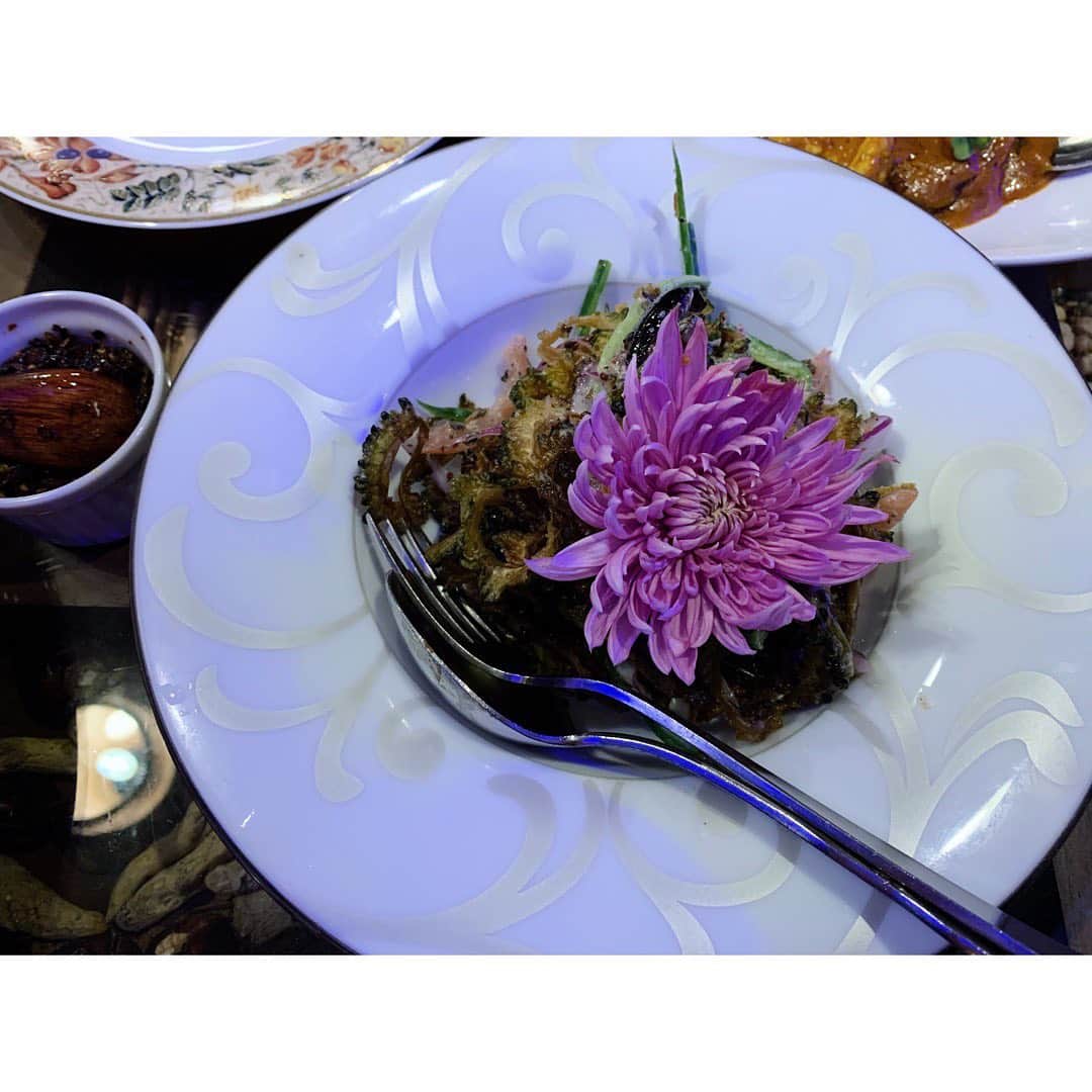 生越千晴さんのインスタグラム写真 - (生越千晴Instagram)「. だいすきなカリカリゴーヤサラダを食べに行くため、もうマックス着を着てしまった。。やってしまった。。しばらく天気悪いのね。。🌧おでこ。」11月23日 22時11分 - chiharu_ogoshi