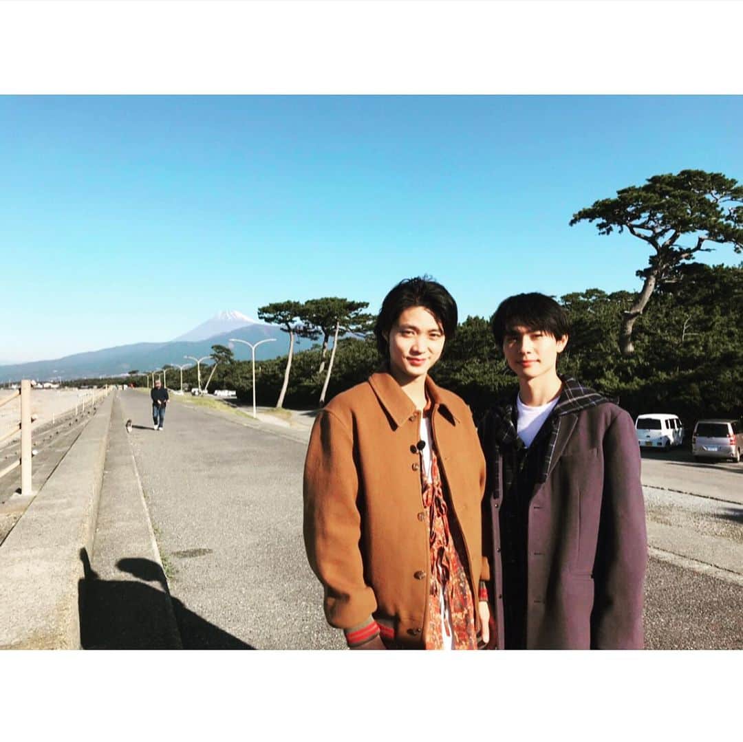 磯村勇斗のインスタグラム：「ぶらり男子2人旅  可愛い後輩の大ちゃんと、お互いの地元、沼津を巡る旅  ららぽーと沼津にも行ったし、思い出の地も巡れて沼津最高  大川航くんの真剣もぐもぐ顔がたまらん。  #ぶらり男子2人旅 #SBS #ららぽーと沼津 #大川航」