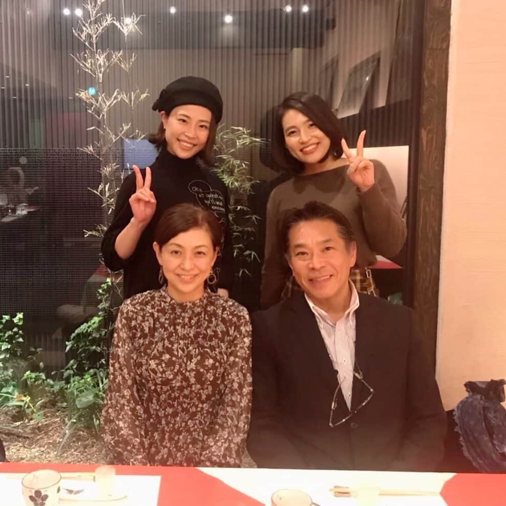 亜聖樹のインスタグラム：「今夜は２日早い母の誕生日会をしました🎂 いつまでもキラキラしていて欲しいです🙏」