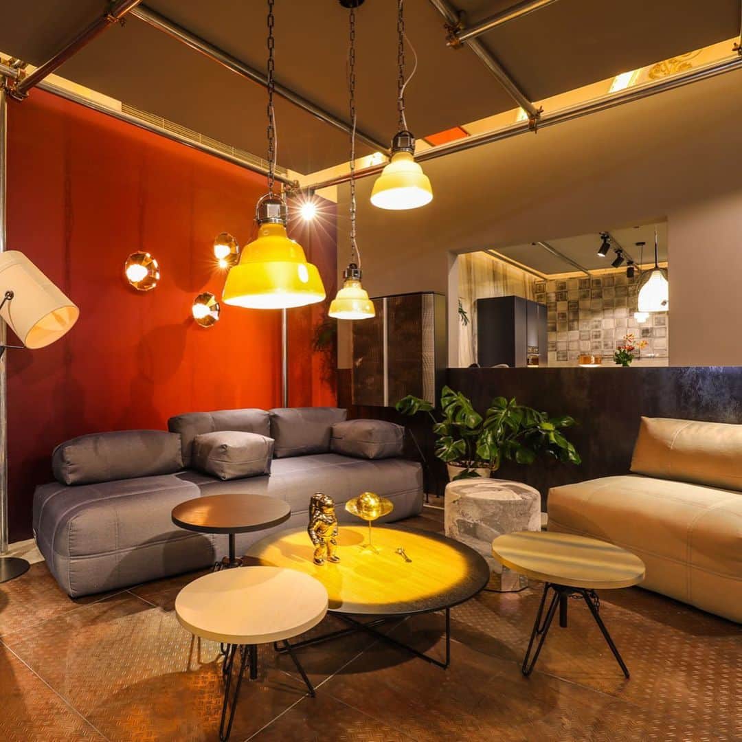 のインスタグラム：「@dieselliving brought a lot of friends to this Shanghai party. @isaloniofficial welcomed us with @selettiworld, @morosofficial, @foscarinilamps, @irisceramicaofficial, @scavolini, @bertipavimentilegno, @mirabellocarrara  #DiesellivingWIP #SaloneDelMobile2019 #iSaloni」