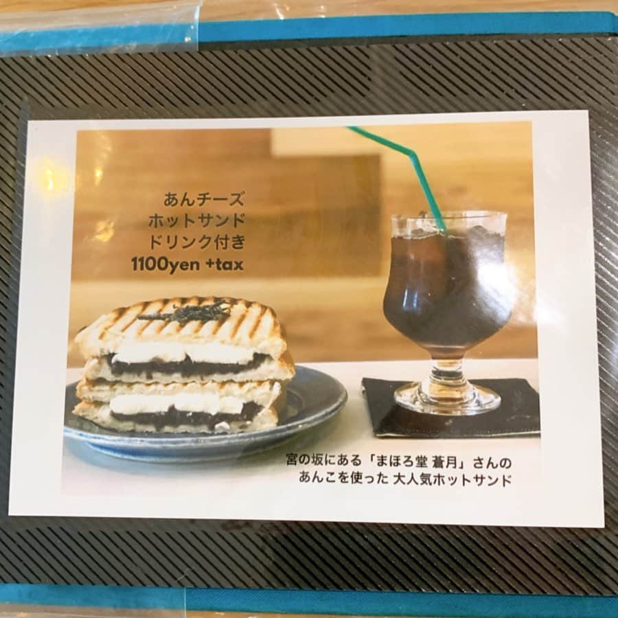 りょうくんグルメさんのインスタグラム写真 - (りょうくんグルメInstagram)「【世田谷 citycoffeesetagaya】 絶品あんチーズホットサンド！！！ ㅤㅤㅤㅤㅤㅤㅤㅤㅤㅤㅤㅤㅤ 🏠#世田谷　#citycoffee 🚶‍♂️世田谷駅徒歩3分 📖BBQホットサンド(¥1100+tax) あんチーズホットサンド(¥1100+tax) ドリンク付き ㅤㅤㅤㅤㅤㅤㅤㅤㅤㅤㅤㅤㅤ ホットサンドはドリンク付きのメニューのみ。 ㅤㅤㅤㅤㅤㅤㅤㅤㅤㅤㅤㅤㅤ BBQはわりとジャンキーでパンがさくっとしてる ポークが一晩かけて煮込んでるらしくたしかにホロホロ！ ツナっぽい食感で、パンに染み込んでた！  あんチーズのチーズはクリームチーズ！ 個人的にあんチーズのほうが好きだった！ 上に乗った塩昆布でしょっぱく味も調節できるし、パンがもちもちしてた！ ㅤㅤㅤㅤㅤㅤㅤㅤㅤㅤㅤㅤㅤ 見た目はBBQだけど見た目ほど衝撃がない感じだったからあんチーズの方オススメ！！！ 食後に友達と話したけど同意見だった〜 ㅤㅤㅤㅤㅤㅤㅤㅤㅤㅤㅤㅤㅤ クリチー求めに行くのいいと思う！ 2人で行ってシェアしてたべるのが甘としょっぱ両方食べれてオススメかな！ いい感じの満足感！ ㅤㅤㅤㅤㅤㅤㅤㅤㅤㅤㅤㅤㅤ 朝8:30〜18時までやってる。 ちょっと贅沢なモーニングにも良き！ ㅤㅤㅤㅤㅤㅤㅤㅤㅤㅤㅤㅤㅤ こんなにいい感じのホットサンド出すお店って都内でここだけだし、カフェ巡り好きな人は一度は訪れたいお店！  ドリンクセットの生姜ほうじ茶がうまかった！ これ食後に飲むと満足度高い〜 ㅤㅤㅤㅤㅤㅤㅤㅤㅤㅤㅤㅤㅤ わりと不定休の日多いらしいからお店のインスタチェック！ ㅤㅤㅤㅤㅤㅤㅤㅤㅤㅤㅤㅤㅤ 店内は落ち着いた雰囲気。 家族の写真なのかな？お店に写真がけっこう飾ってあった。 テーブルが三つに、大テーブル一つ、おひとり様席四つ。 ㅤㅤㅤㅤㅤㅤㅤㅤㅤㅤㅤㅤㅤ 店員さん優しかった！ 食器がかわいいよ〜  東京都世田谷区世田谷4-17-6 毎週土曜日定休日」11月23日 22時33分 - uryo1113
