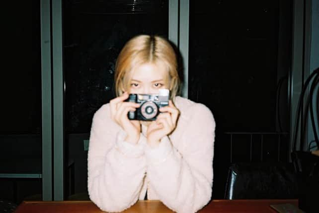 ロゼさんのインスタグラム写真 - (ロゼInstagram)「*snap*」11月23日 22時41分 - roses_are_rosie