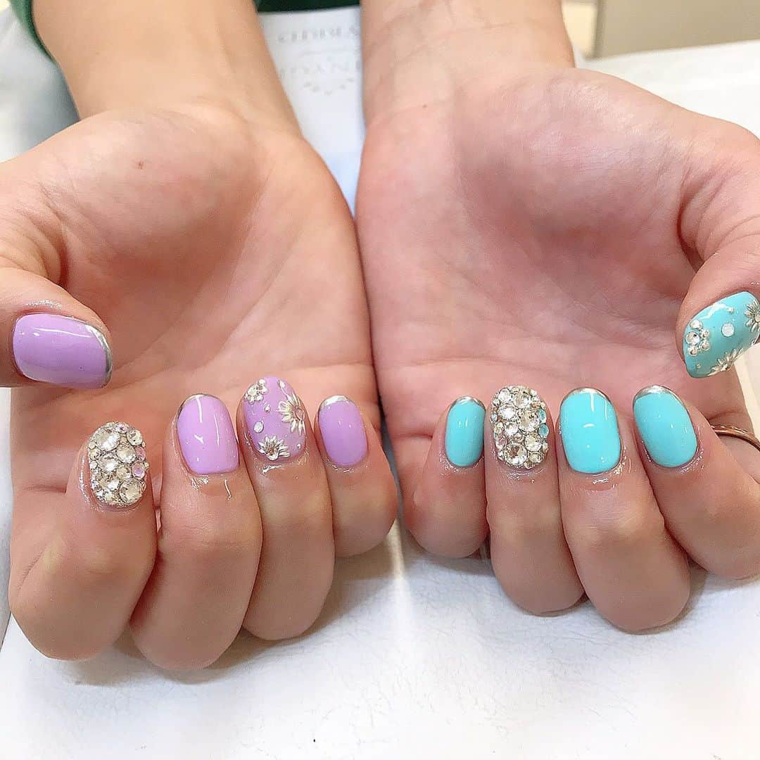 宮川杏奈さんのインスタグラム写真 - (宮川杏奈Instagram)「ハワイに向けてネイルチェーンジ💅💕 . 大好きなアリエルさんを意識して エメラルドグリーン系とパープル💙💜💙💜 とてもかわええ🧜🏼‍♀️🧜🏼‍♀️🧜🏼‍♀️ . まどっちありがとう🥺💓 . #まどっちネイル #ティファニーブルー #tiffanyandco #tiffanyblue #Tiffany #ティファニーティー #ブルーネイル #ネイル #ネイルデザイン #ネイル好き #大人ネイル #リトルマーメイド #アリエル #アリエルネイル #パープルネイル #ピンクパープルネイル  #ハワイ #ハワイアンネイル #アリエルカラー #アリエルカラーネイル」11月23日 22時45分 - an1221na