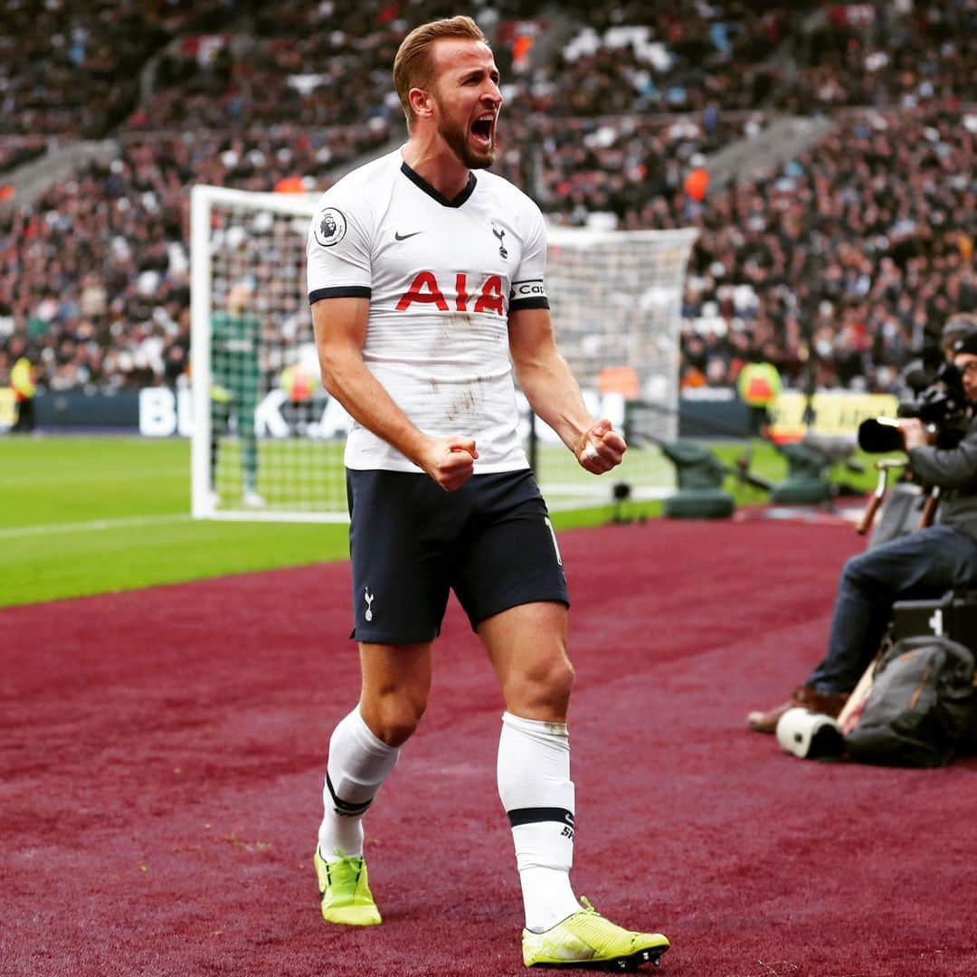 トッテナム・ホットスパーFCさんのインスタグラム写真 - (トッテナム・ホットスパーFCInstagram)「It’s three! 💪 @harrykane gets in on the act! #COYS #THFC #OneOfOurOwn」11月23日 22時45分 - spursofficial