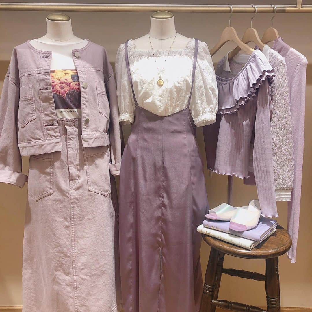 デイシーさんのインスタグラム写真 - (デイシーInstagram)「. ❤︎DEICY LUMINE SHINJUKU❤︎ 2020 Spring pre order💐 . . 本日、受注会2日目にご来店ありがとうございました✨ 新宿店では11/25(月)まで春物の先行受注会を行っております💕 どなた様でもご覧いただけますので、是非お立ち寄り下さいませ♡ . 左のマネキン着用のデニムセットアップは 新宿店限定カラーのラベンダーになります♫ . . #deicy #mecouture #deicyshinjuku #lumine #2020ss #fashion #preorder #lavender #purple #pink #white  #デイシー #ミークチュール #受注会 #新宿ルミネ2」11月23日 22時45分 - deicy_official