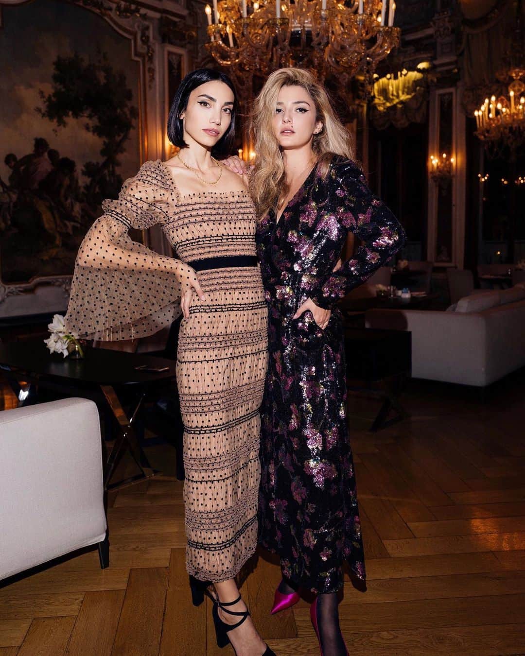 のインスタグラム：「Two women are better than one  @francescaroccoofficial 👩‍❤️‍💋‍👩💕🌈✨」