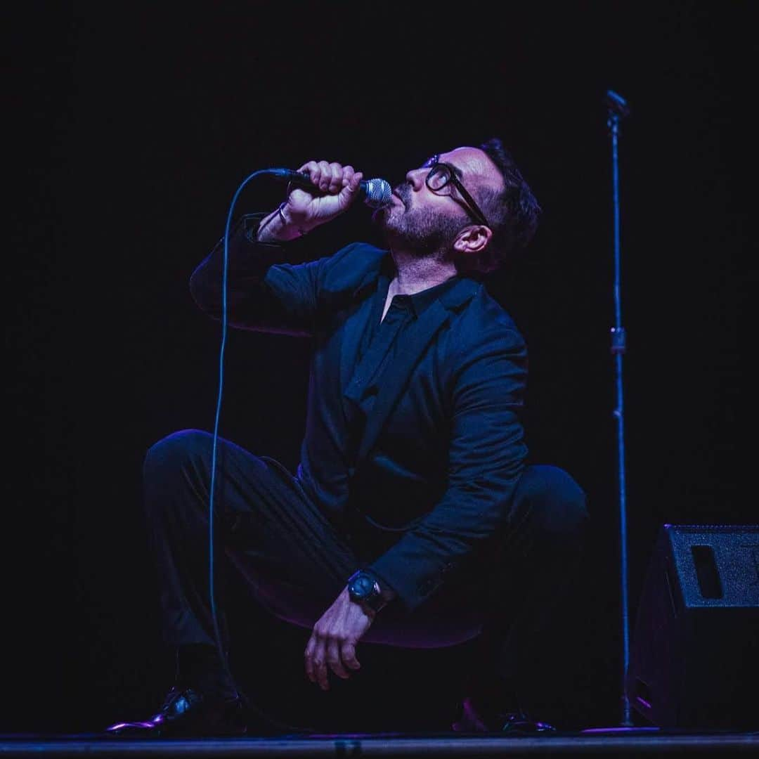 ジェレミー・ピヴェンさんのインスタグラム写真 - (ジェレミー・ピヴェンInstagram)「@hungrydogmedia_llc captured me in Detroit last night and now on to Buffalo performing arts Center if you’re in NY and up for a road trip ! Thanks @xsuit for changing the suit game ( able to move !!) @shinola for caring so much about your city ... Inspiring #buffalo #standupcomedy #detroit」11月23日 22時46分 - jeremypiven