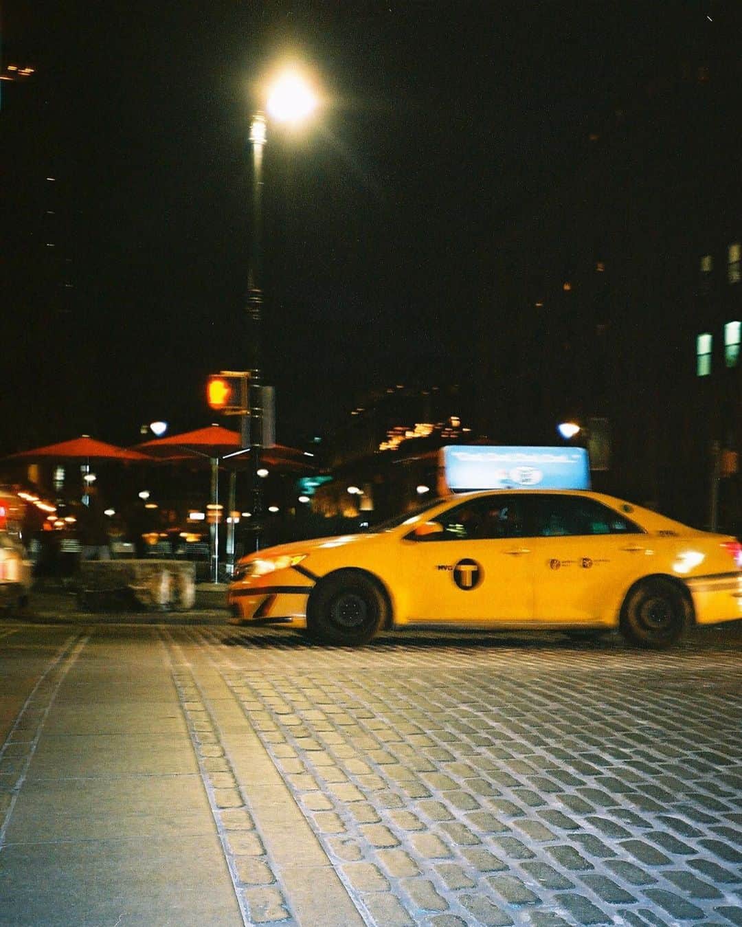 Julia Castroさんのインスタグラム写真 - (Julia CastroInstagram)「🗽🗽🗽NYC🗽🗽🗽 . #ny #newyork #newyorkcity #filmcamera  #camera #film #nyc #retro #photo #fashion #outfit #ootd #outfitofthday #fallfashion  #winter #style #冬服 #ファッション #レトロ #写真 #旅 #フィルムカメラ #秋服 #カップル #思い出 #外国 #julifashion」11月23日 23時09分 - julia.c.0209