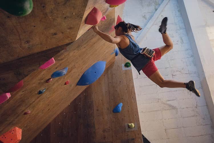中村真緒のインスタグラム：「Never stop trying. ・ ・ ・ @addfriction_startup @mudhand_cb @phiten_official @e9clothing_official @frictionlabs #climbing #bouldering #クライミング #ボルダリング #マオハンド @betaclimb」