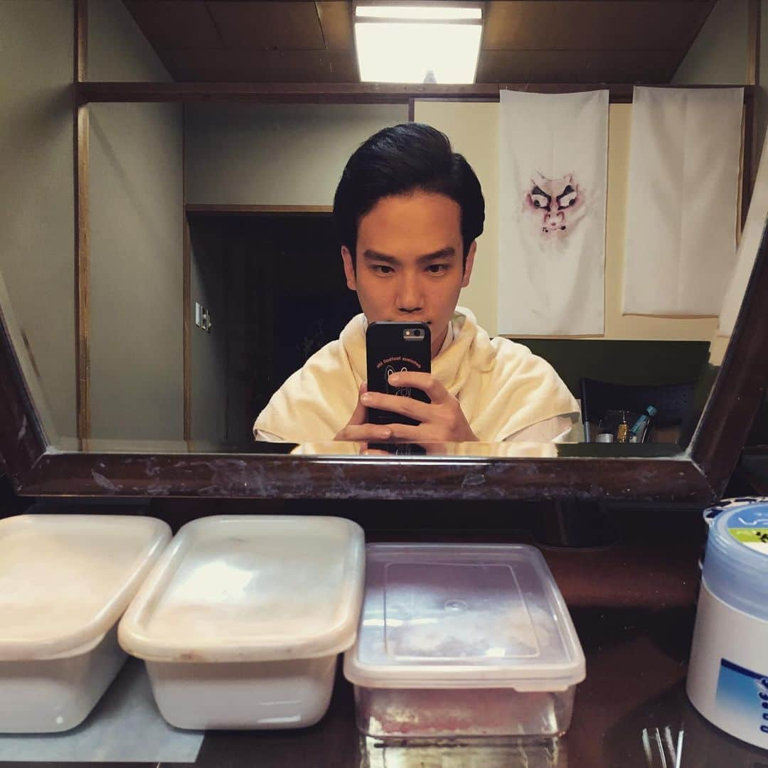 中村歌昇 さんのインスタグラム写真 - (中村歌昇 Instagram)「公演と共に、稽古と取材もやっております。 #歌舞伎 #新春浅草歌舞伎 #中村歌昇  #ひょっこり隈取り」11月23日 23時28分 - kasho_nakamura