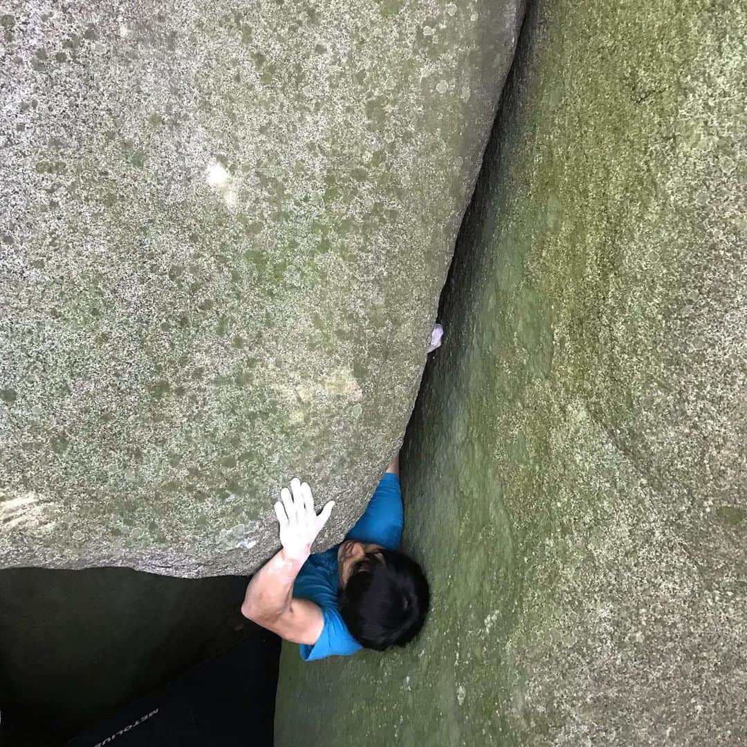濱田健介さんのインスタグラム写真 - (濱田健介Instagram)「Today, I went to Gotoyama. It is classic in Kyushu. I enjoyed nice granite. 今日はセット帰りに九州クラシックの河頭山へ。 いかにも花崗岩らしい課題をたくさん登って満足。やっぱクラシックは楽しい。 とくさん連れてってくれてありがとうございます。 @rockmasterhq  @organicclimbing  @unparallelup  @nogradjustfeeling  @camp1889」11月23日 23時38分 - hamaken87