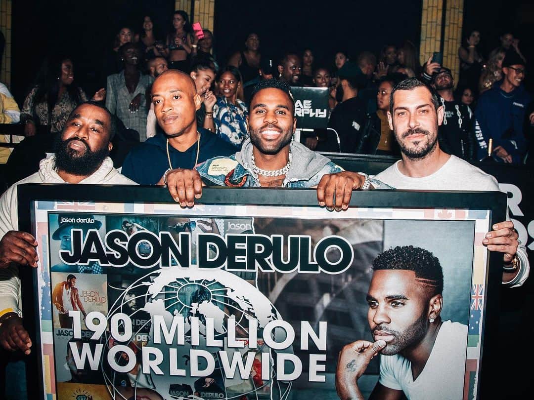 ジェイソン・デルーロのインスタグラム：「Fuck the award show society. Take all the nominees and let’s compare Plaques!  190 MILLION SOLD. Numbers don’t lie」