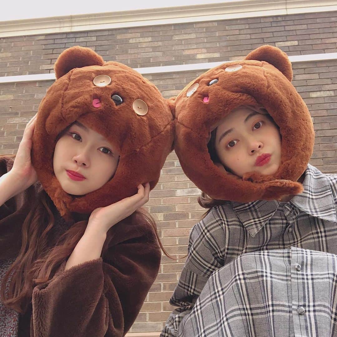 のインスタグラム：「きまぐれん📸 . . #ゆーさんのインスタ探しにくいから変えて欲しい #こやつは前髪がないといけなかった被り物 #ユニバー #ティム #ティムコーデ #ふたごコーデ #ootdfashion #fashion #おそろい」