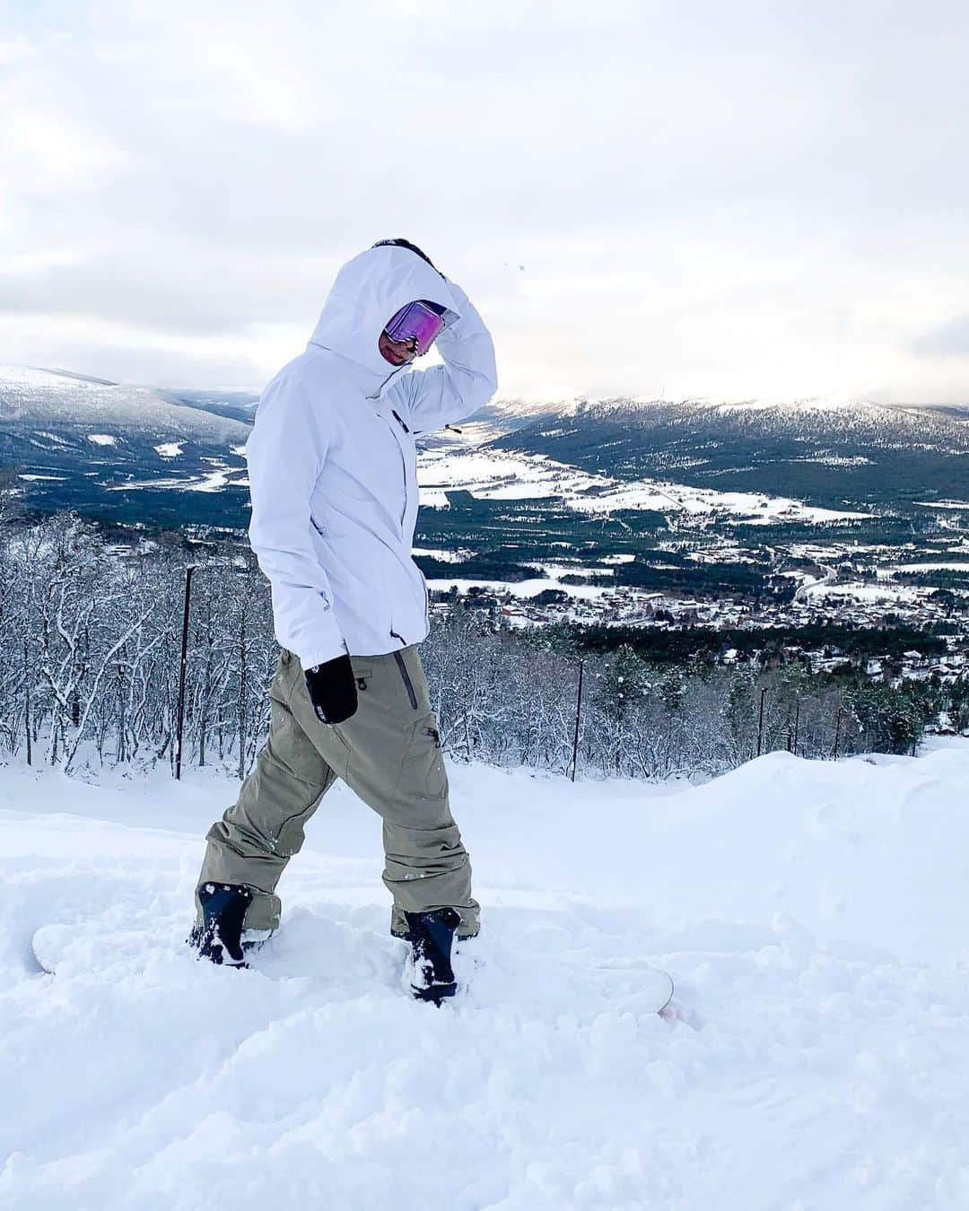 マルクス・クリーブランドさんのインスタグラム写真 - (マルクス・クリーブランドInstagram)「Opening day was nize😈 photo: @petterulsletten | #Home #Snowboarding」11月24日 0時02分 - marcuskleveland