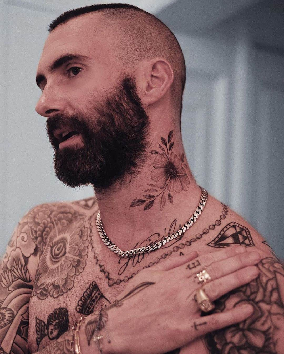 アダム・レヴィーンさんのインスタグラム写真 - (アダム・レヴィーンInstagram)「New tats!🌸」11月24日 0時15分 - adamlevine79