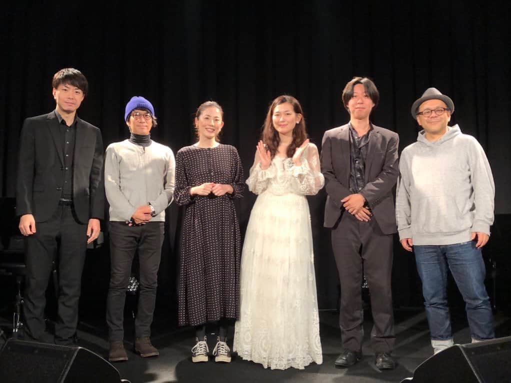 ティーナ・カリーナのインスタグラム：「『Respect Acoustic Live in SENDAI』 ゲストは矢野まきさん✨✨ やっぱりまきさんの歌はすごいんだ。 リハーサルから本番まで、もう胸がいっぱいで、まだ夢だったんじゃないかと思ってます。  夢じゃなかったよね？？ お越し下さった皆さん本当にありがとうございました😊 幸せだー🥰🥰 明日は花＊花さんです😊  #矢野まき #ティーナカリーナ #仙台 #誰も知らない劇場」
