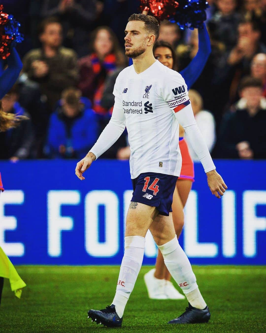 リヴァプールFCさんのインスタグラム写真 - (リヴァプールFCInstagram)「The skipper! 💪 #LFC #LiverpoolFC #Liverpool #Henderson #PremierLeague #PL」11月24日 0時11分 - liverpoolfc