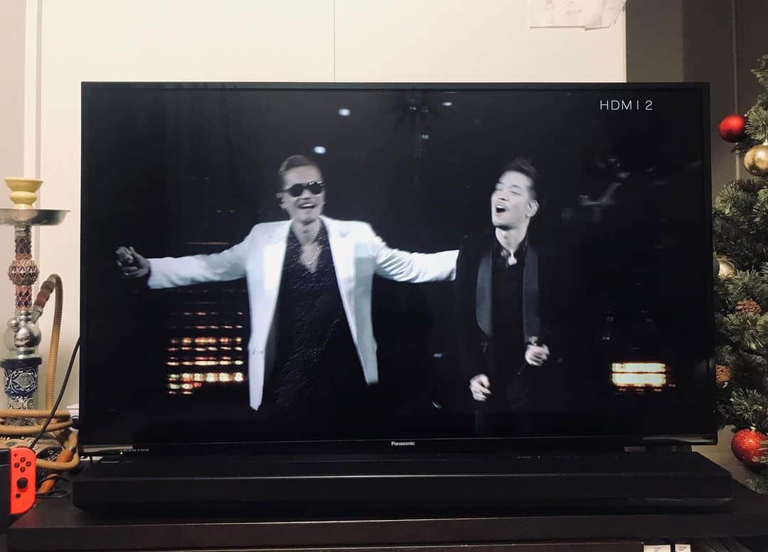 のインスタグラム：「夜中にEXILE ATSUSHIのDVDを鑑賞。夫を無断で巻き込む(笑)至福のひと時。 #exile #exileatsushi #exile第1章」