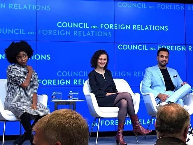 カル・ペンのインスタグラム：「Thanks to the Council on Foreign Relations for letting me wear the same baby blue suit to our New York & DC events on #Sunnyside & Immigration. And to the fantastic panelists for letting us combine poop jokes w/ very serious policy conversation. 🇺🇸 Binge #Sunnyside on @hulu @youtube @nbc app @rokuplayer」