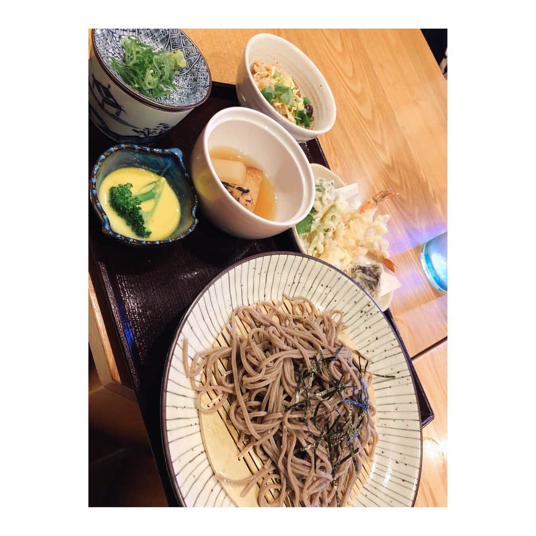 涼邑芹のインスタグラム：「お昼🍴🌞 美味しすぎた😋💓 #お昼ご飯 #そば #天ぷら #lunch #kyoto #京都」