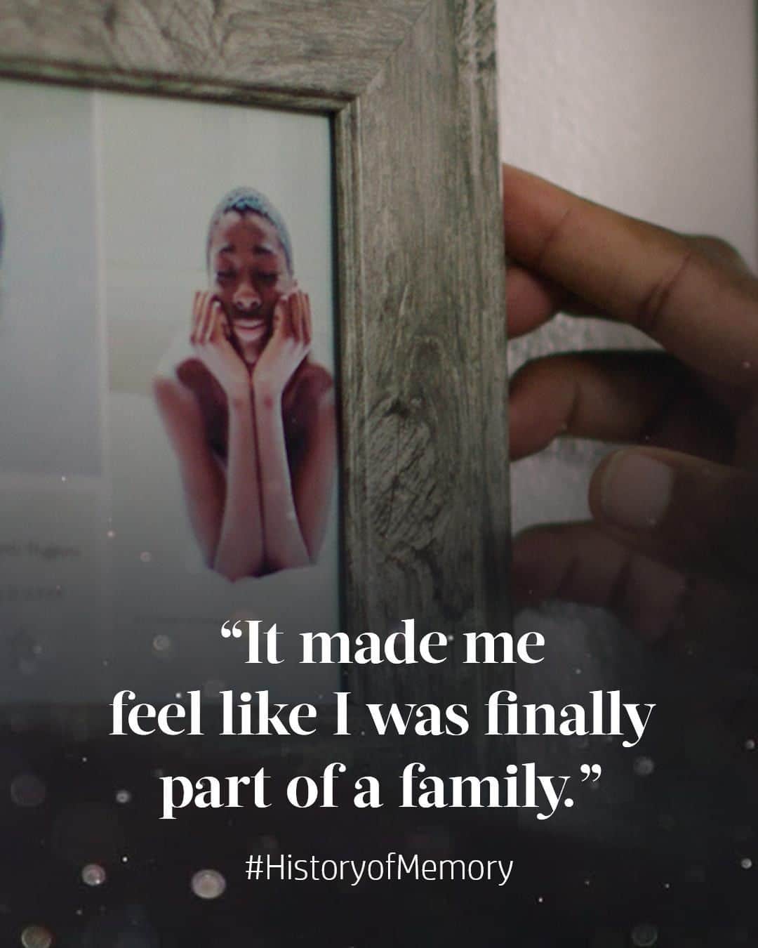 HP（ヒューレット・パッカード）のインスタグラム：「Latrell and his sister Chanya had lived with more than a dozen foster families before they were they were taken in by Kelli Higgins. They arrived at her Florida house with their few belongings, and not a single family photograph. But armed with her camera, their adoptive mother set out to make sure they felt like they were truly home, with a creative photo “newborn” photo shoot that became a viral sensation. “It was the start of my new life,” says Latrell, now a 20-year-old college student. Watch his emotional story [link in bio], which raises awareness about the more than 200,000 US children over the age of six who are waiting to be adopted. #NationalAdoptionDay #HistoryofMemory #adoptionstories #adoptionjourney」