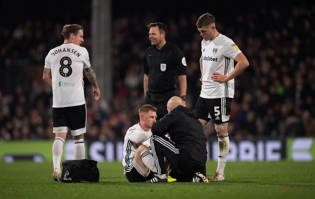 ハリソン・リードのインスタグラム：「3 points in the bag! West London is ⚪️⚫️ Hoping the injury isn’t too bad. • • #FFC」