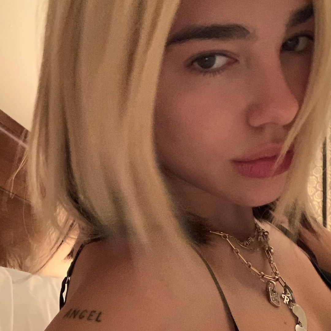 デュア・リパさんのインスタグラム写真 - (デュア・リパInstagram)「“I am angel” 👼🏻」11月24日 0時55分 - dualipa