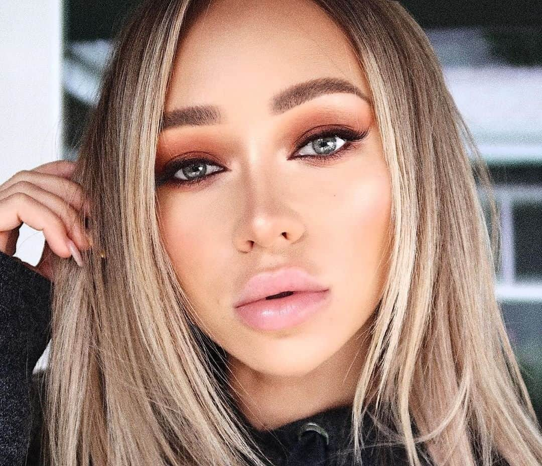 Too Facedさんのインスタグラム写真 - (Too FacedInstagram)「Babe @liza_lash spices up her glam with our Gingerbread Extra Spicy Eye Shadow Palette! 🔥 #regram #toofaced」11月24日 1時00分 - toofaced