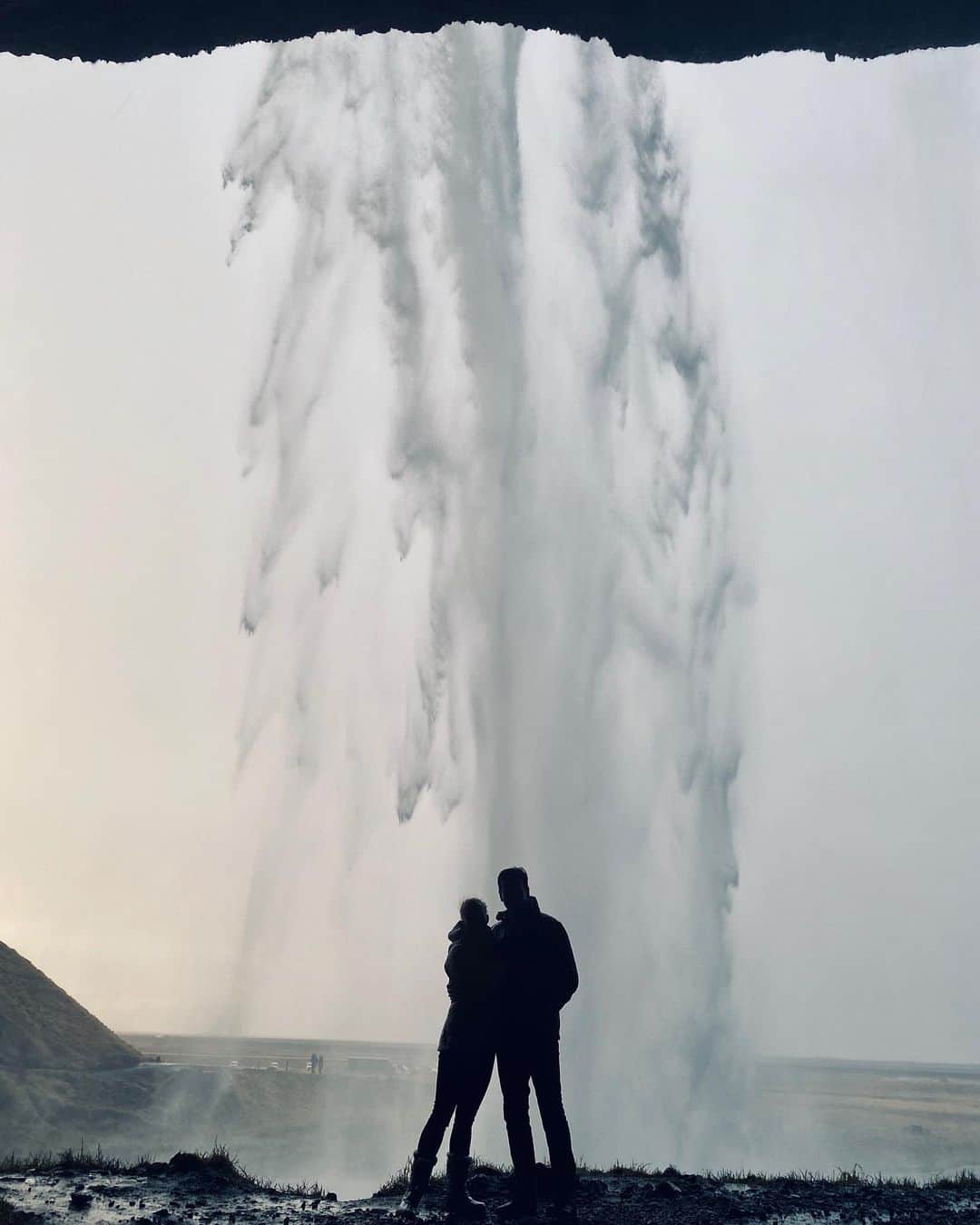 コリン・ドネルさんのインスタグラム写真 - (コリン・ドネルInstagram)「In front...(swipe)...Behind • Photo and unbelievable experience courtesy of our new friend Jón (@nonni_gud ) • Exploring with the best aka @pattimurin • #Iceland #LoveOnIceland #Waterfall」11月24日 1時17分 - colindonnell