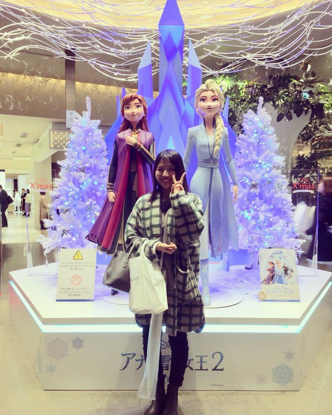 とくひされなさんのインスタグラム写真 - (とくひされなInstagram)「#アナと雪の女王 #アナ雪 #アナと雪の女王2 #アナ雪2 #こんな笑顔なのに #見たことがありません #見たい気持ちは山々 #がんビクみんなで見に行く予定だった日 #体調不良により自宅療養 #月日は流れ #いつの間にか2 #花より団子 も #イケメンパラダイス #花ざかりの君たちへ も #見たことがありません #赤い霊柩車 とか #相棒 とか見てました。」11月24日 1時13分 - renatokuhisa