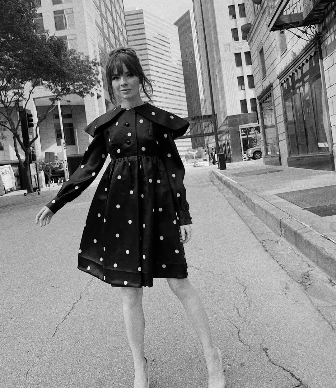 ジェーン・アルドリッジのインスタグラム：「In 60s Geoffrey Beene from @desertvintage 🎈❤️❤️❤️」