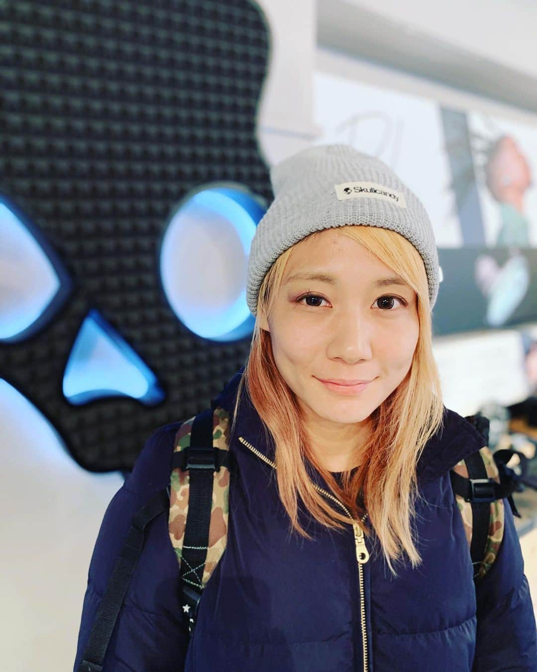 渡辺華奈さんのインスタグラム写真 - (渡辺華奈Instagram)「. 先日、#skullcandy さんにお邪魔させて頂きました🎧✨ かっこいいヘッドホン、イヤホンが沢山です！ 私は　#CrusherWireless を愛用してます！ ヘッドホン付けた瞬間音はもちろん 振動や迫力がすごくてアトラクションにいる感覚でした！ 音楽が聴くのが楽しみ😎♫ アパレルもあり、大好きなニット帽着用😘 @skullcandyjapan . #スカルキャンディー #ヘッドホン #イヤホン #アパレル #mma #女子格闘技 #総合格闘技 #筋肉女子 #神宮前」11月24日 1時36分 - kana_0821