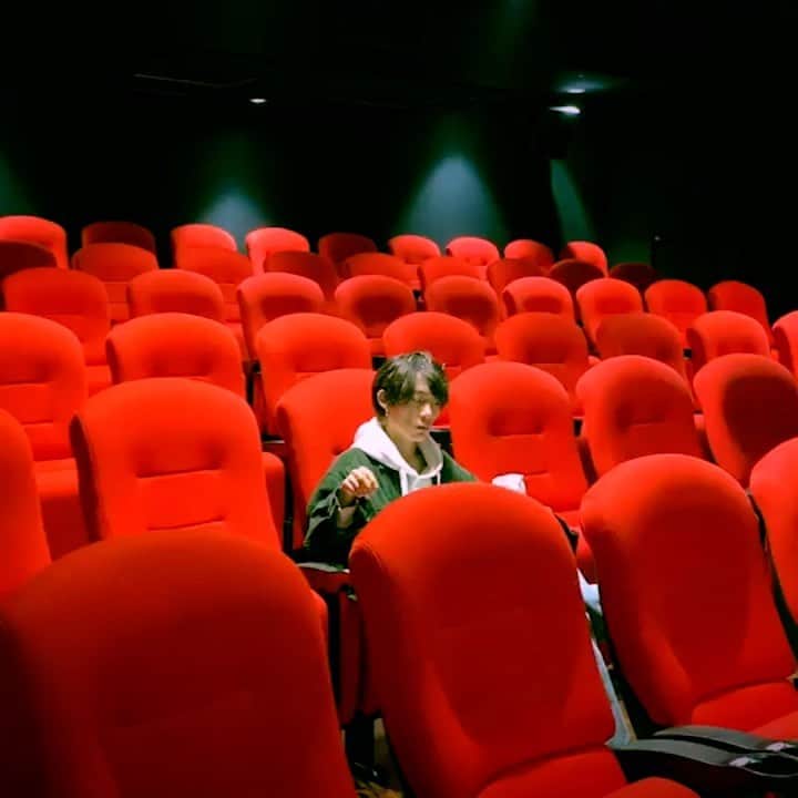 花沢将人のインスタグラム：「“ひとり映画” #撮影です #館内での撮影は禁止 @parco_shibuya_official @whitecinequinto」