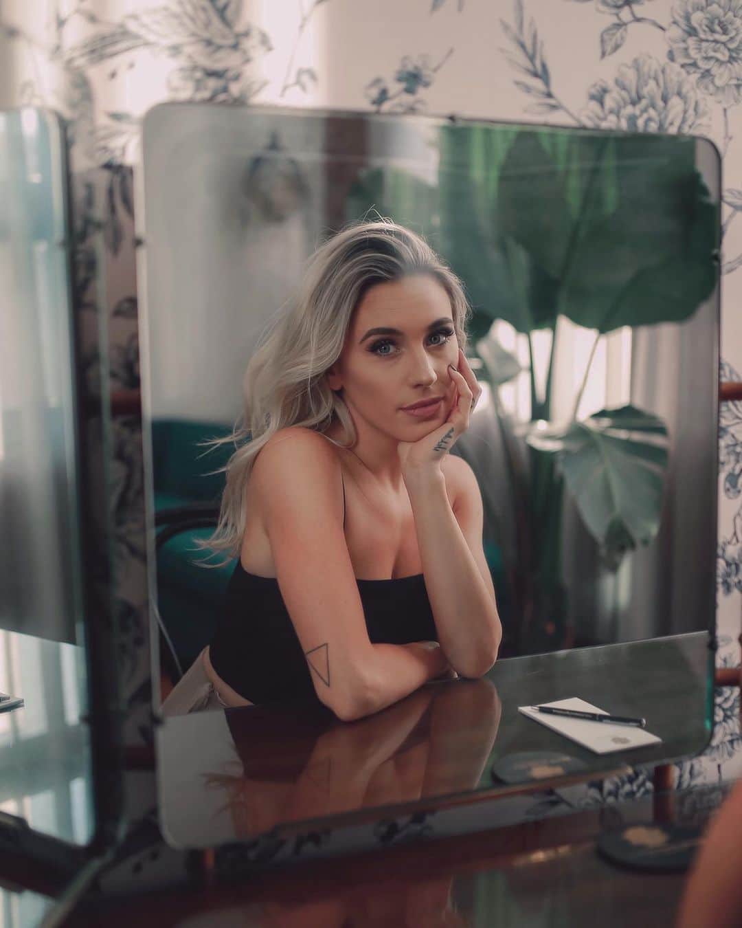 Kalyn Nicholsonのインスタグラム：「Wrongs turned right  Insane becomes plain  Unsound echoes loud Set your wild mind free 🦋🦋🦋 18 DAYS until 🐘  from now until the release I’ve decided to turn my posts into poems and cryptic captions from the sap laced lines coming your way soon OK ENJOY BYE also @zoealexandriah was the magical picture pixie behind this creation too✨」