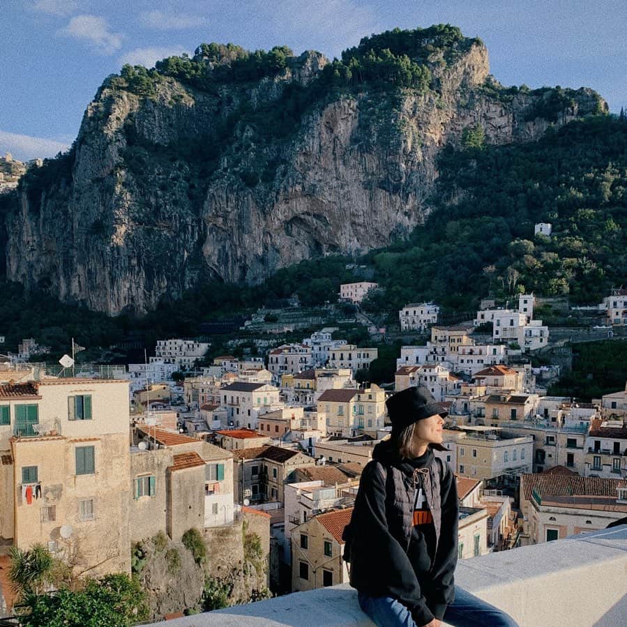 リウ・ウェンのインスタグラム：「⛰🏘」