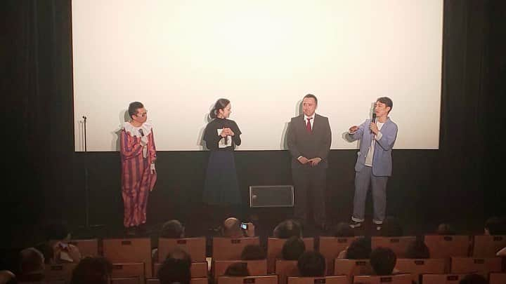 遠山景織子さんのインスタグラム写真 - (遠山景織子Instagram)「渋谷ユーロスペースにて 映画『お口の濃い人』今日から3週間の上映です。 初日を迎えることが出来ました。冷たい雨の中レイトショーにお越しくださった皆さま心からありがとうございました。 お客様の『面白かった』って言ってくださった笑顔が嬉しかったです。 スタッフcast皆心から🍀幸💚 是非観にいらしてください。上映後に美味しいお酒を呑んで帰っていただけましたらとっても嬉しいです💫 #映画 #お口の濃い人 #主演 #主演映画 #公開  #コーエンジブラザーズ  #沖正人 さん#俳優 #監督脚本  #海老澤憲一さん  #コメディー #コメディー作品  #バー #トーク劇 #可笑しな人達#愉快な人 #うふふ#痛快コメディー  #舞台挨拶 #笑顔 #初日#仲間  #ありがとうございました #遠山景織子#主演作品」11月24日 2時00分 - kyooko.9.tooyama