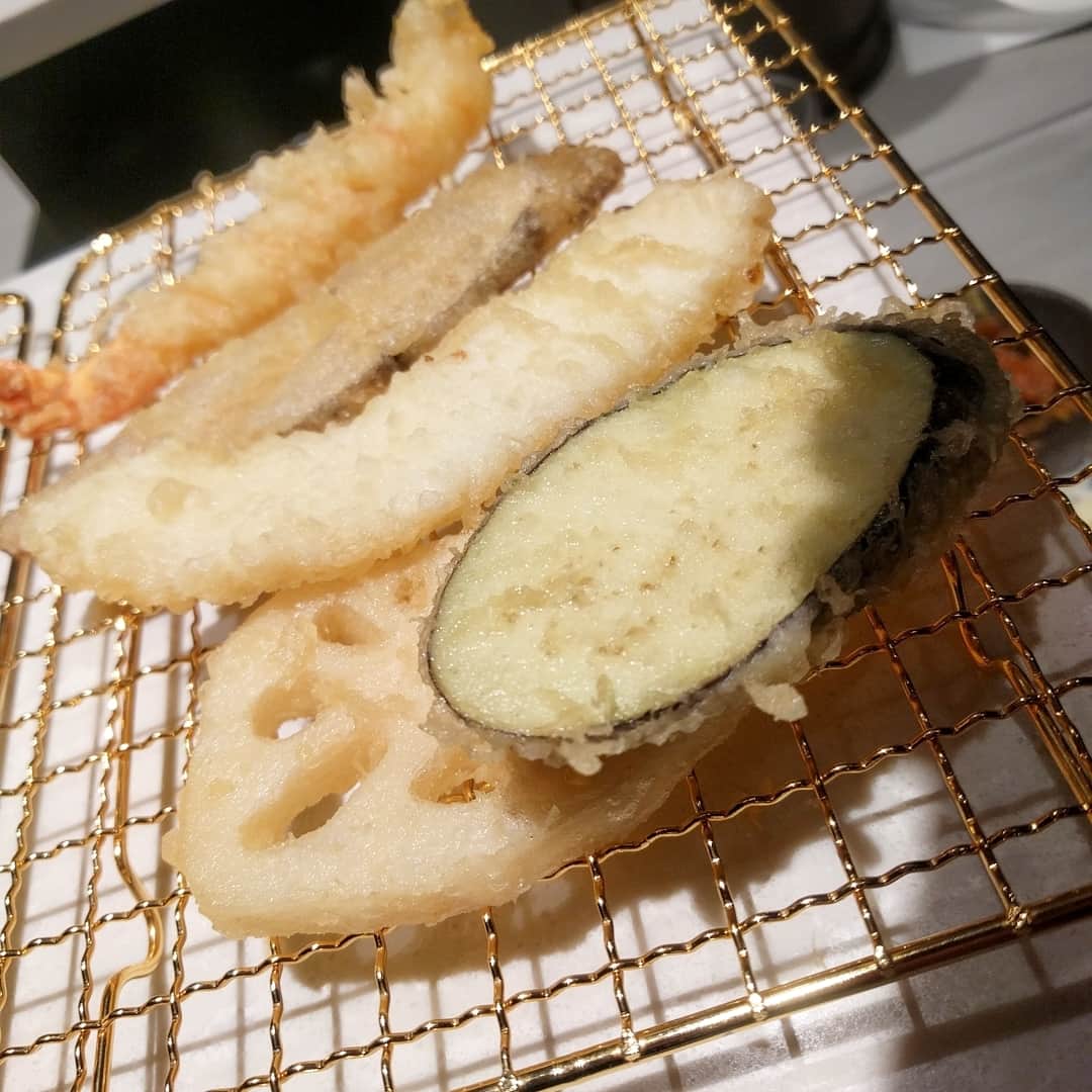 のインスタグラム：「こんなに美味しい天ぷらは初めてだった🍤  #博多天ぷらたかお」