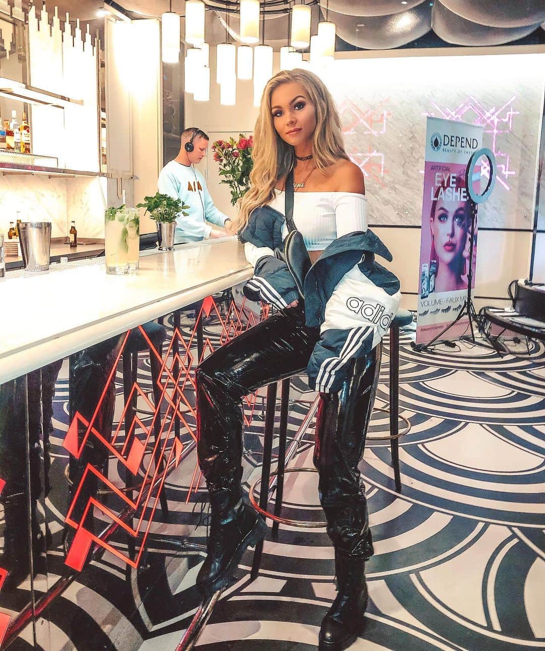 Keelaのインスタグラム：「Nämen asså hur bra outfit? 👑✨」