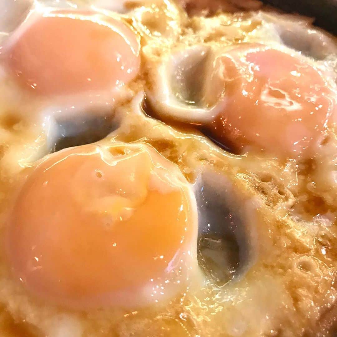 江口寿史のインスタグラム：「青森にんにくバター目玉焼きて！旨いに決まってるだろ！ヤバイ。」