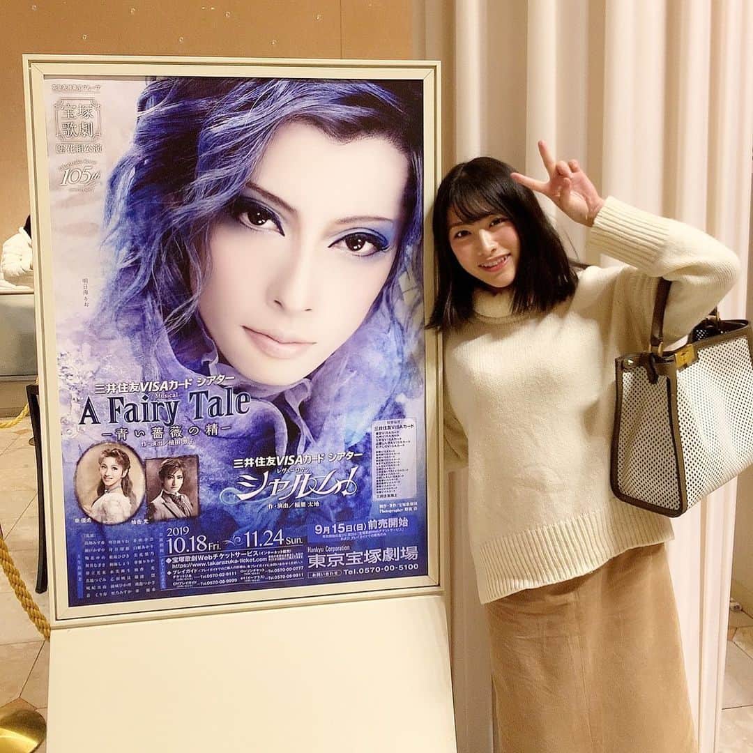 のインスタグラム：「今日は #宝塚 #花組 #千秋楽 #明日海りお さんご卒業の日…。 あと12時間後にはもう開演してるんだもんな…😭 ラストウィークは二度観劇できました。1階02列53番。とても良いお席でした…😢♥️#fairytail #シャルム #東京宝塚劇場 . #春原未来 #28歳になりました #観劇大好き #musicallover #食べるの大好き #お酒好き #涙もろい #寝るの大好き #寒さに弱い」