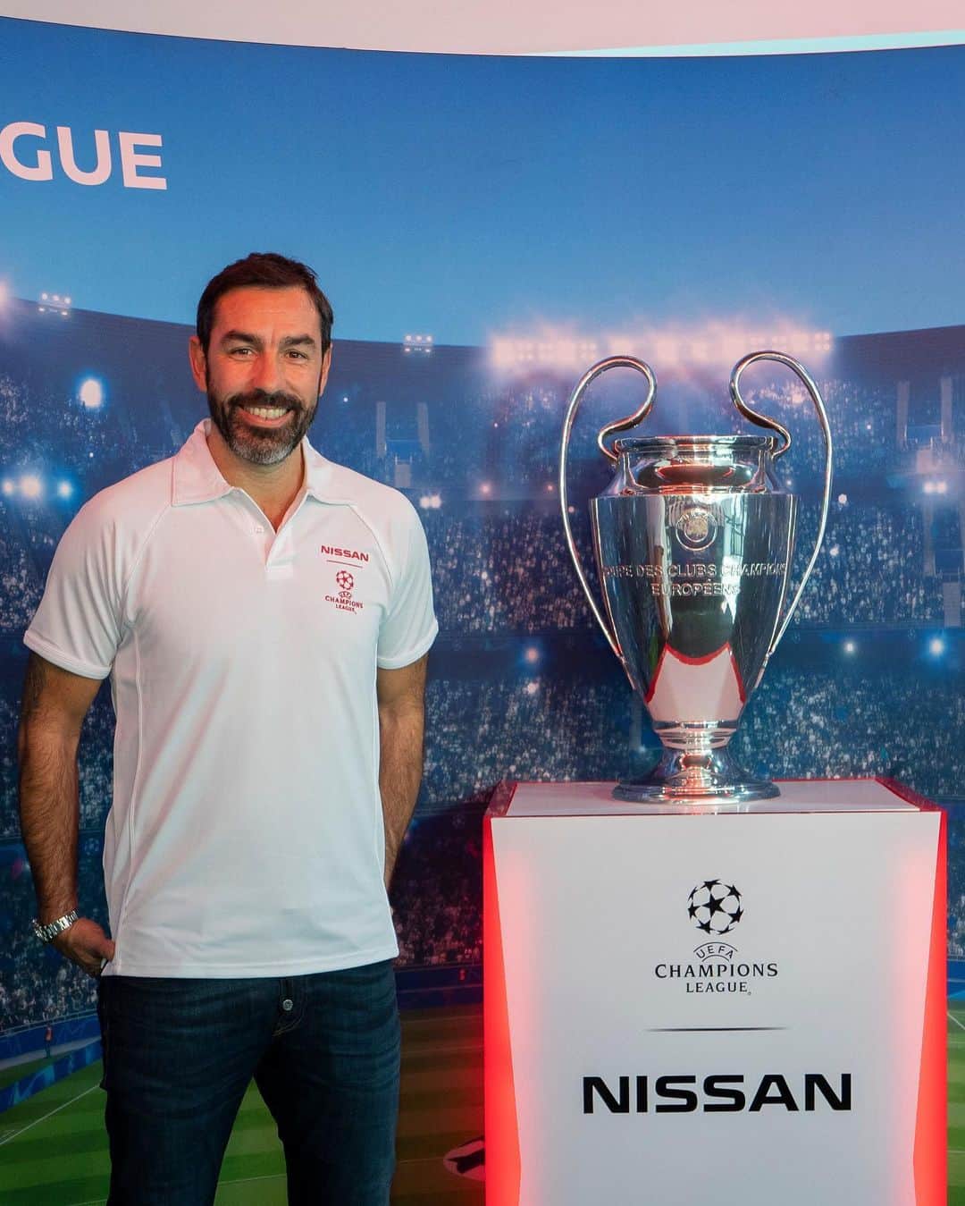 ロベール・ピレスのインスタグラム：「Great day in Lille for the  #UCLtrophytour #InnovateYourGame @championsleague @NissanFootball」