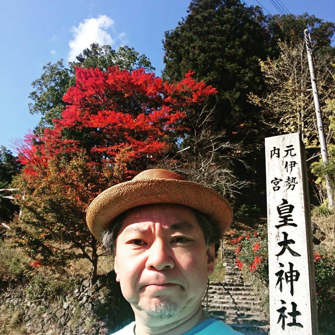 鈴木おさむさんのインスタグラム写真 - (鈴木おさむInstagram)「京都・福知山、元伊勢は、いい感じで紅葉しておりました。元伊勢は、伊勢とは違い京都、福知山にあります。かなりかなり良い場所。まだ、人は少ないですが、なんか、一気に観光地としても人気が出てしまいそうな気配があります。 すごく気のいい場所なんで。みなさまもぜひ！」11月24日 12時57分 - osamuchan_suzuki